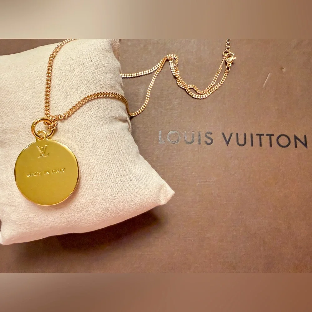 Louis Vuitton Gold and Cream Round LV Pendant Necklace - Picture 3 of 3